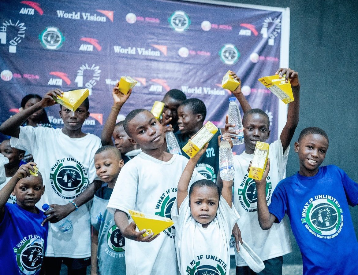 Volunteers working together